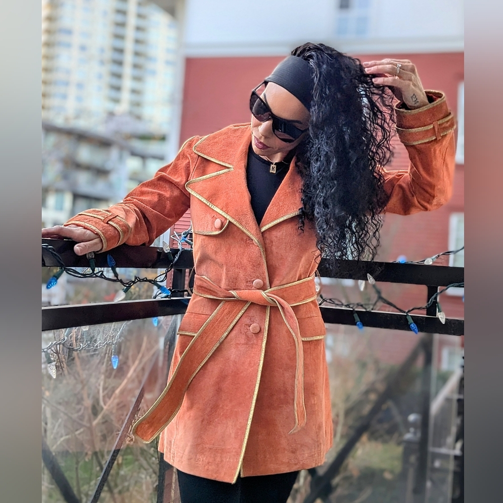 Vintage Guess Suede Trench Coat – 70s Inspired Burnt Orange & Gold